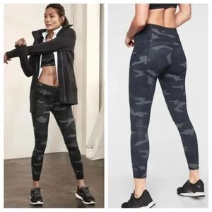Athleta Contender Legging Women’s Sz ST Camo Black Gray Zipper Pocket Activewear